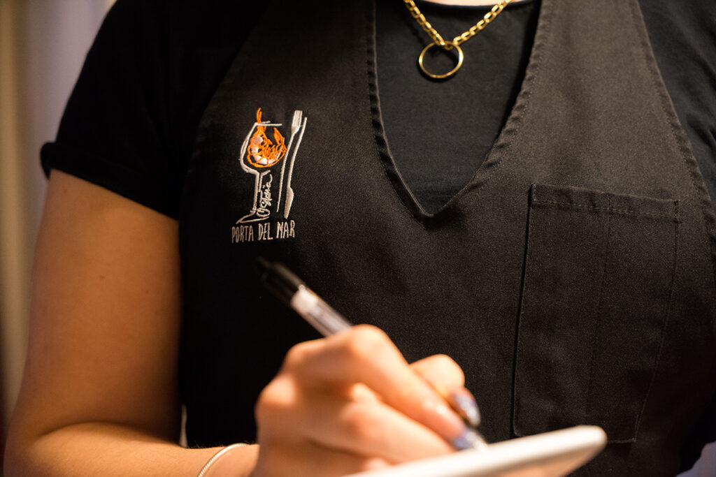 Ricami DoRo per horeca, divise personale.